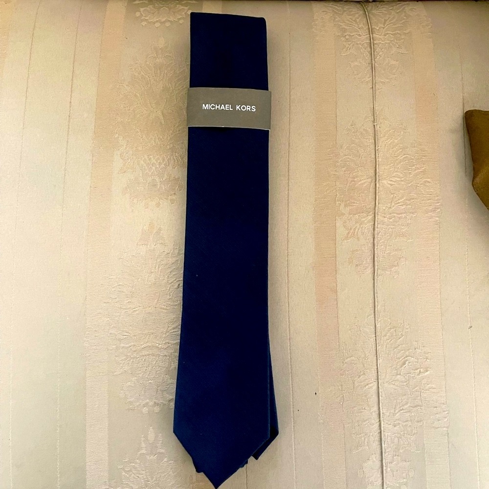 Michael Kors dark navy mens tie (nwt)